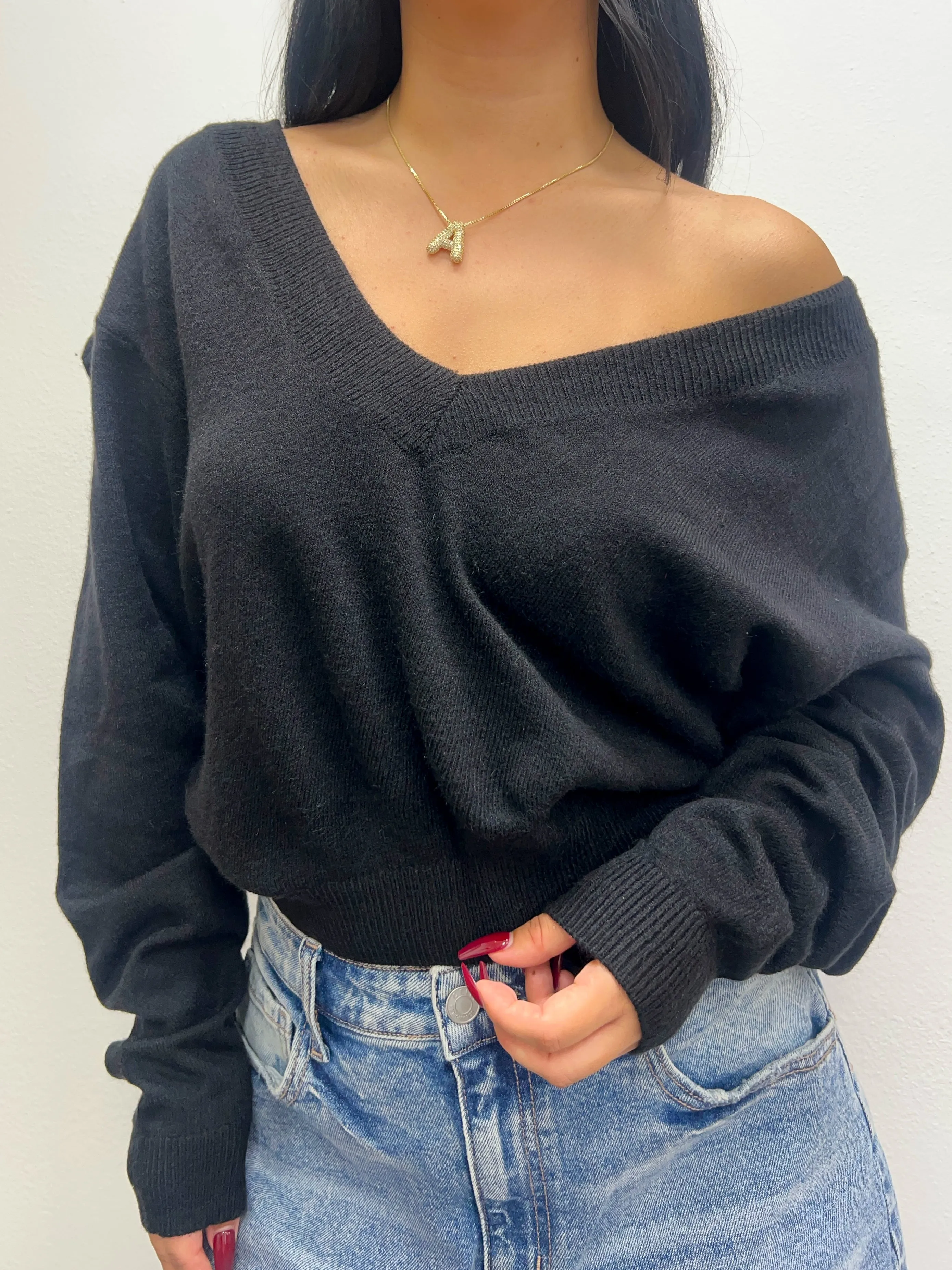 Karissa V-Neck (Black)
