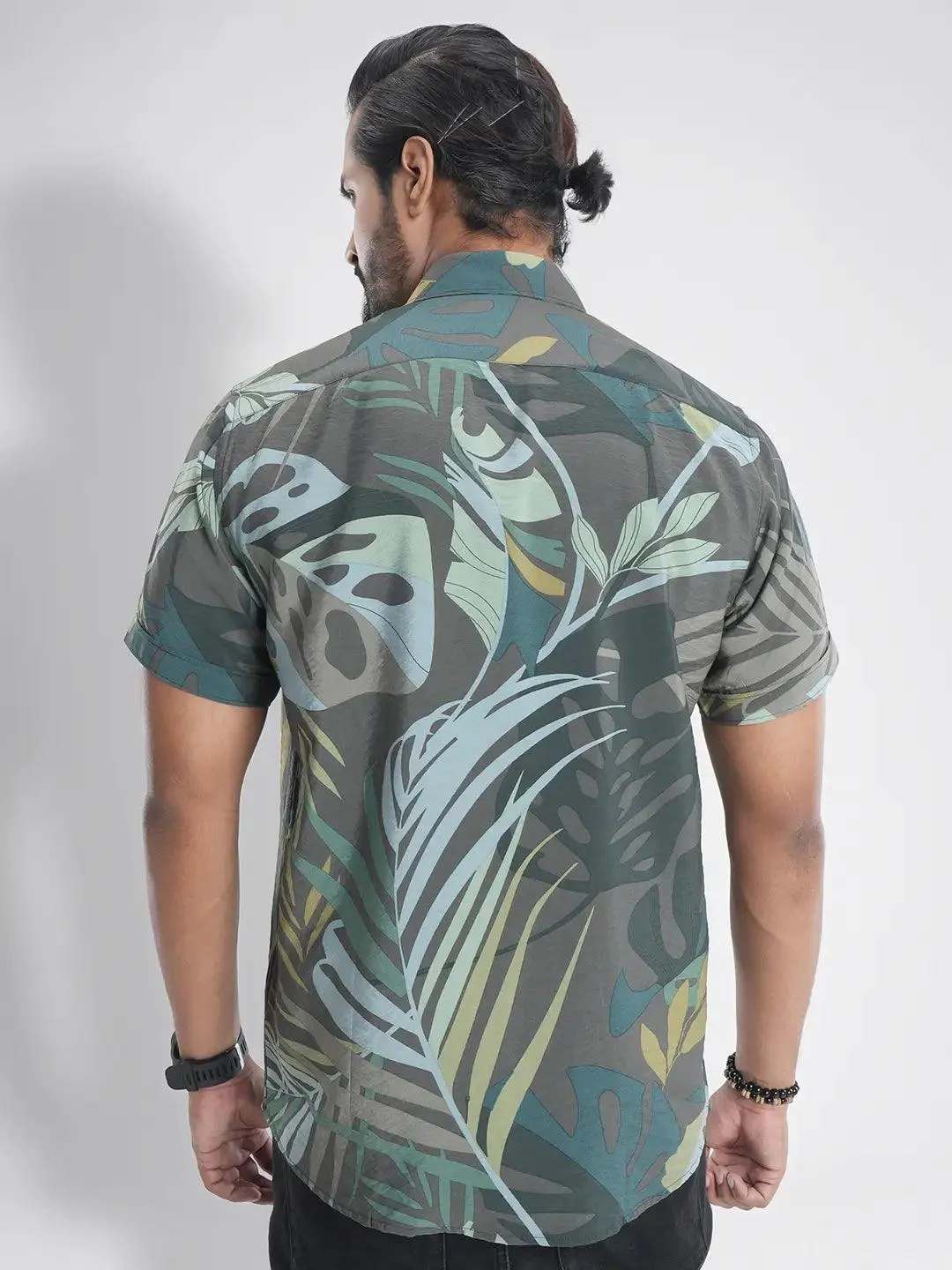 Men's Short Sleeve Casual Shirt in Vine Olive