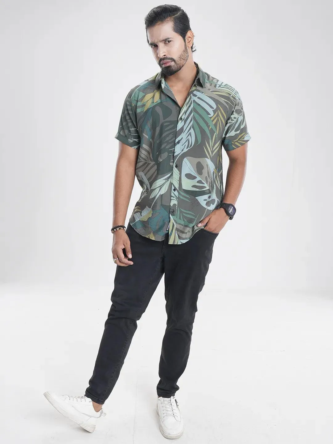 Men's Short Sleeve Casual Shirt in Vine Olive