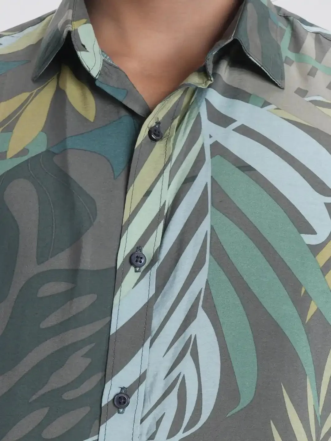 Men's Short Sleeve Casual Shirt in Vine Olive